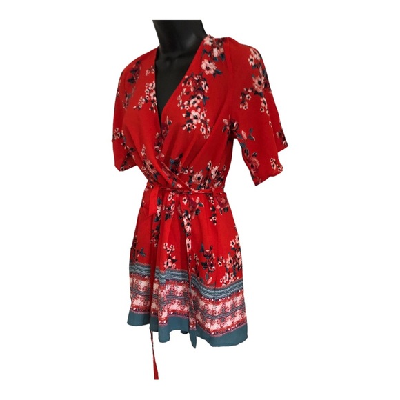 Trixxi red floral wrap front open back cutout belted short romper size medium - Picture 15 of 15